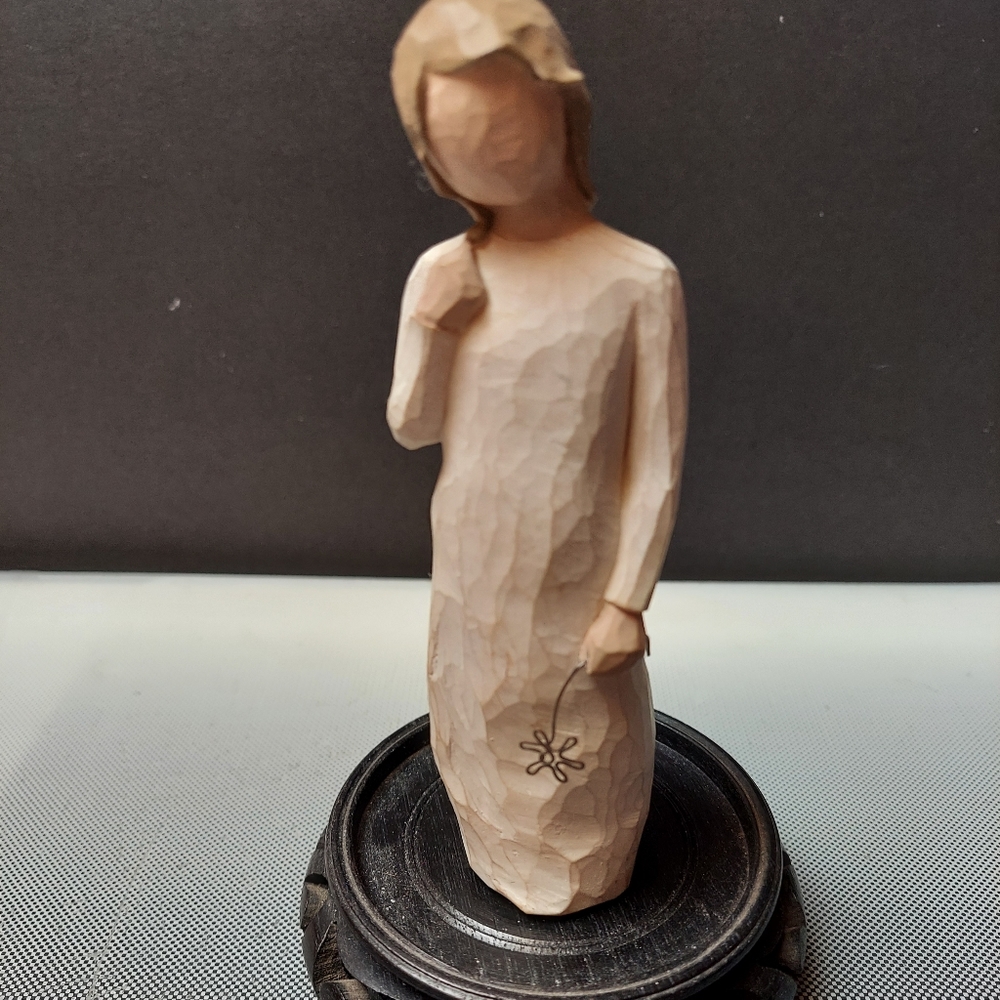 Willow tree "remember" girl Sue lordi artist 5.5inches